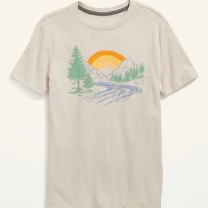 NWT Nature Scene short sleeve graphic crew neck t-shirt.  Size XL